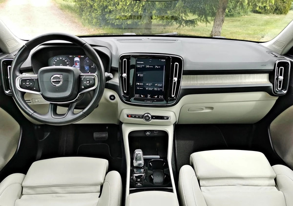 Volvo XC 40 cena 116800 przebieg: 122000, rok produkcji 2019 z Świdnica małe 742